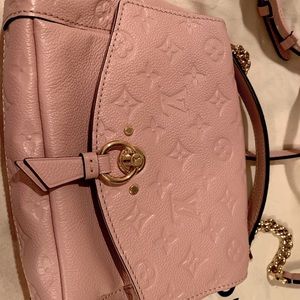 Brand New authentic, rare  Louis Vuitton  blush Pochette.Gorgeous soft leather!